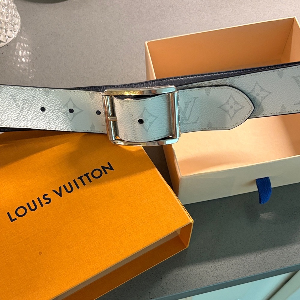 Louis Vuitton authentic men’s belt 95